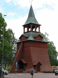 Glockenturm der Kirche des Erzengels Michael in Mora